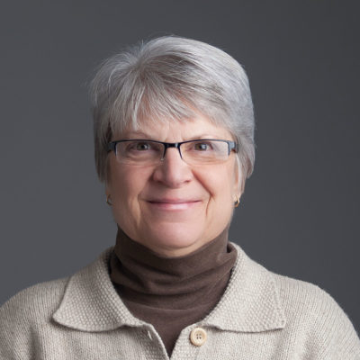 Headshot Julia Waggoner