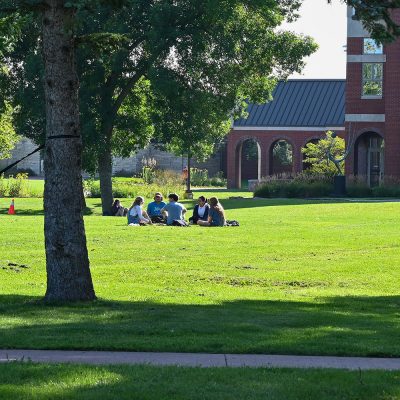 Students on the mall.